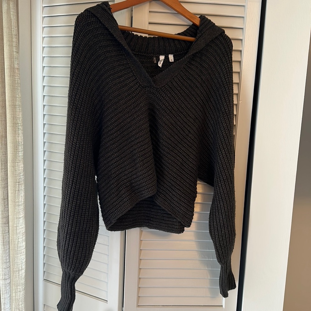 Collared, oversized Elan sweater